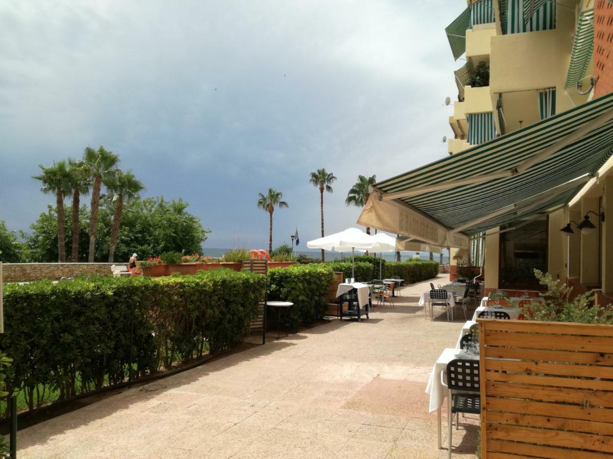 Atico Primer Linea De Mar Con Piscina En Ebrehogar Sant Carles de la Ràpita Exterior foto